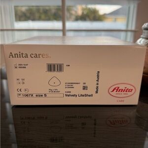 Anita Velvety LiteShell Prosthesis Box - White with Pink Accent